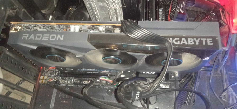 Gigabyte Radeon RX 6600 Eagle 8Gb с гаранция