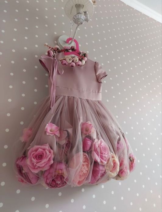 Платье от бренда Kisabiano