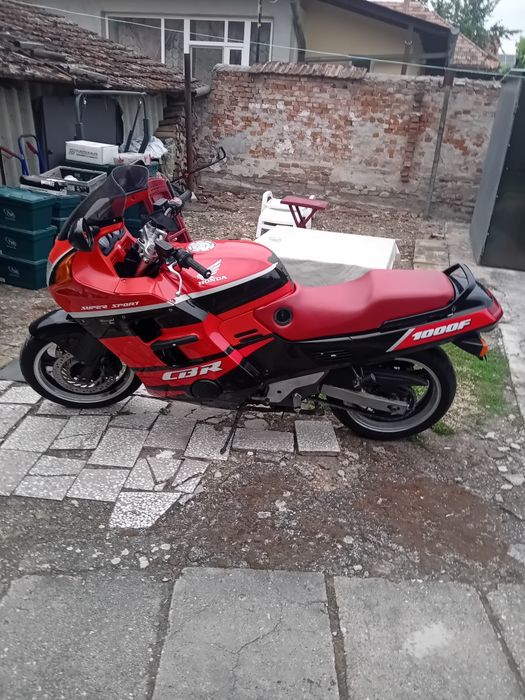 Vînd CBR 1000 F..