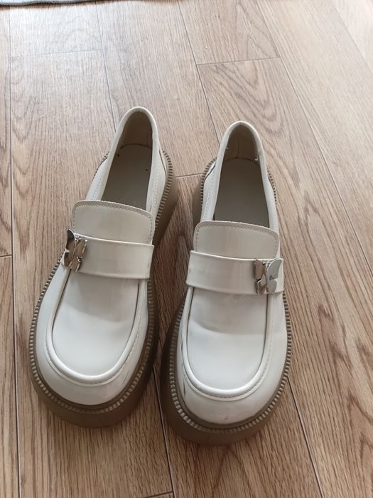 продаю туфли школьные