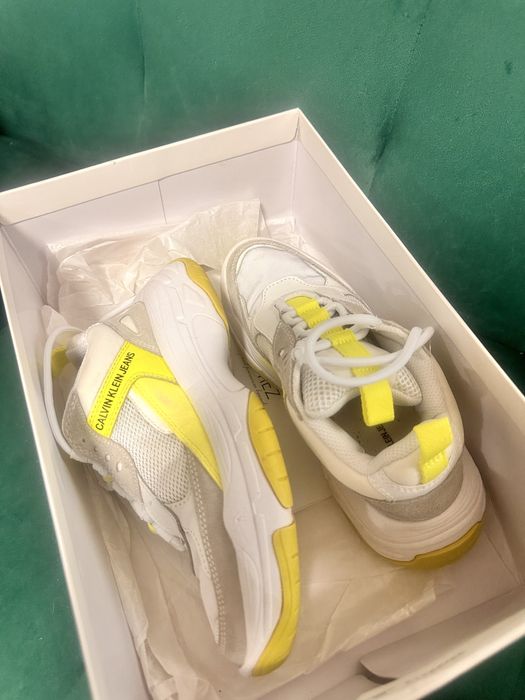 Sneakers purtati o data