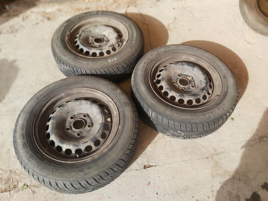 Продам шины с дисками R15