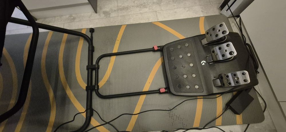 Гоночный симулятор Logitech + Playseat