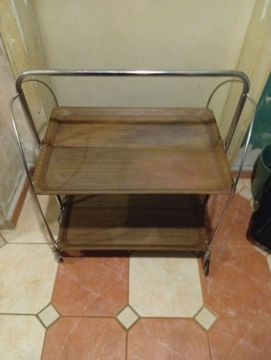 Сгъваема  масичка на колела