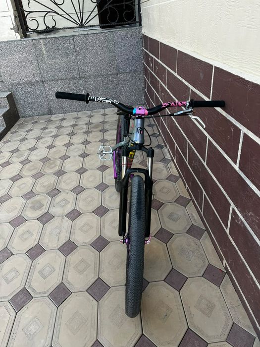 EREK M8  dirt street