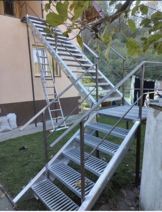Facem scări zincate galvanizate