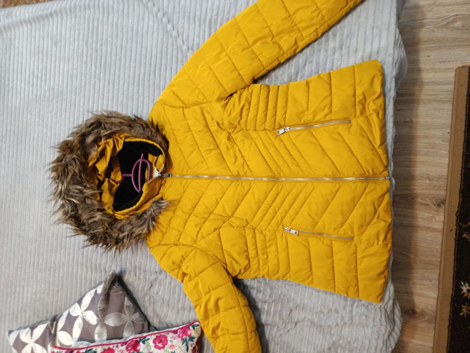 Здравейте продавам якета