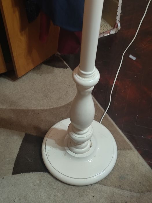 Настолна лампа  бяла