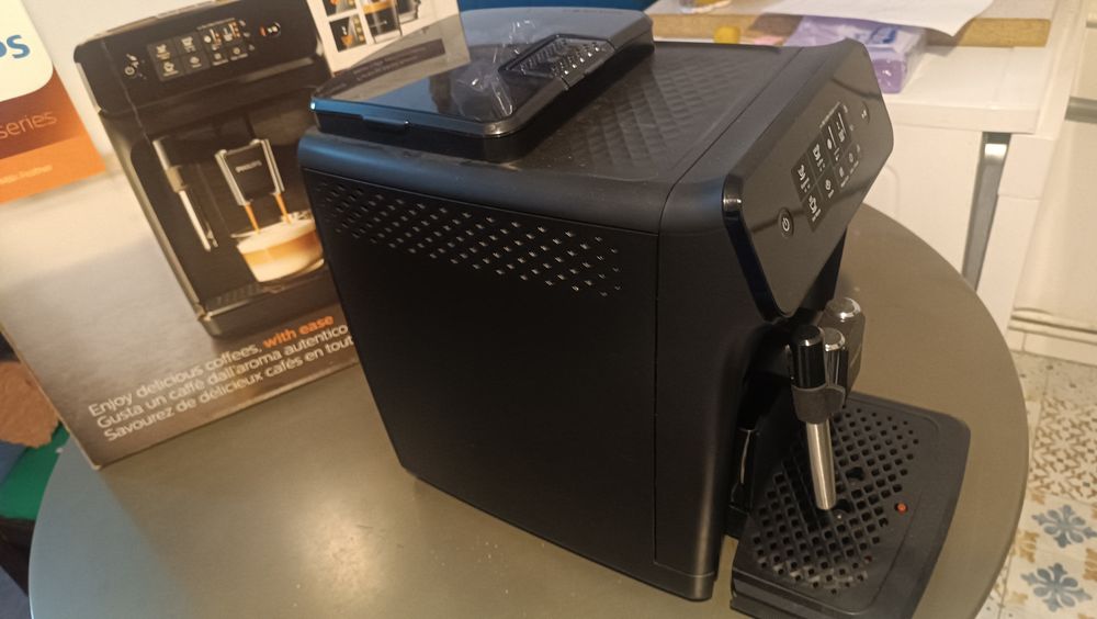 Vand espressor Philips 1200 Series ca nou.