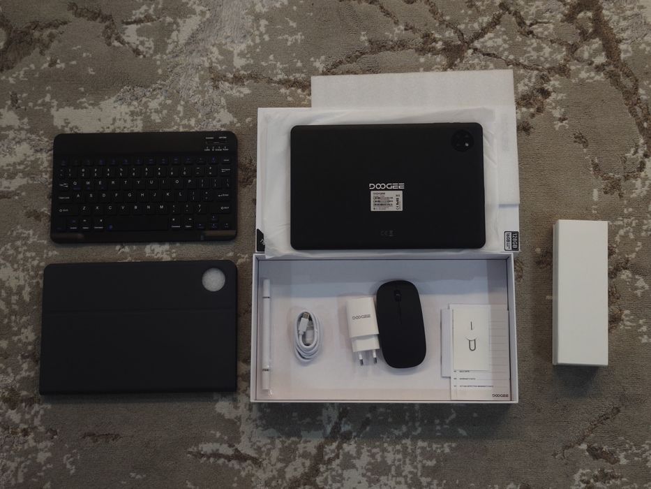 Tableta Doogee cu SIM QuadCore , 128gb memorie , android 15 sigilata