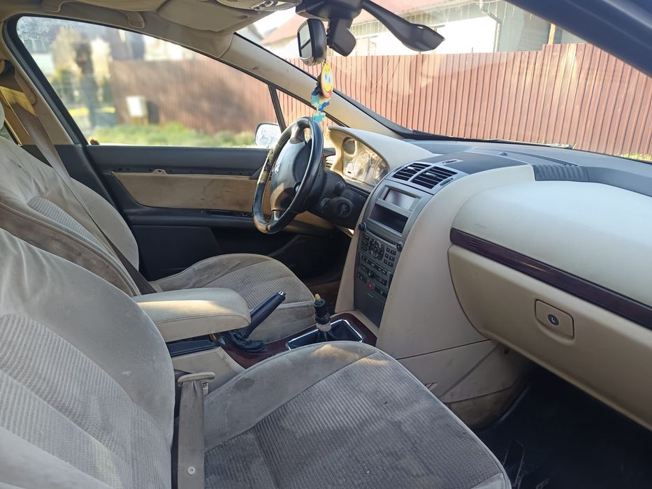 Vând pejoul meu drag