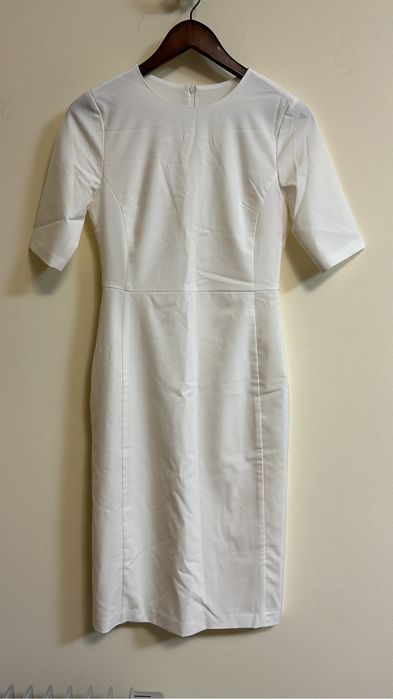 Пдатье цвета Ivory