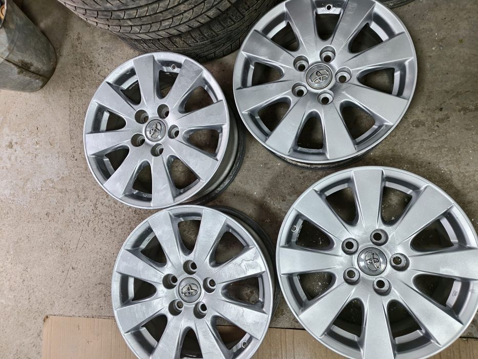 Продам оригинальные диски Тойота R16