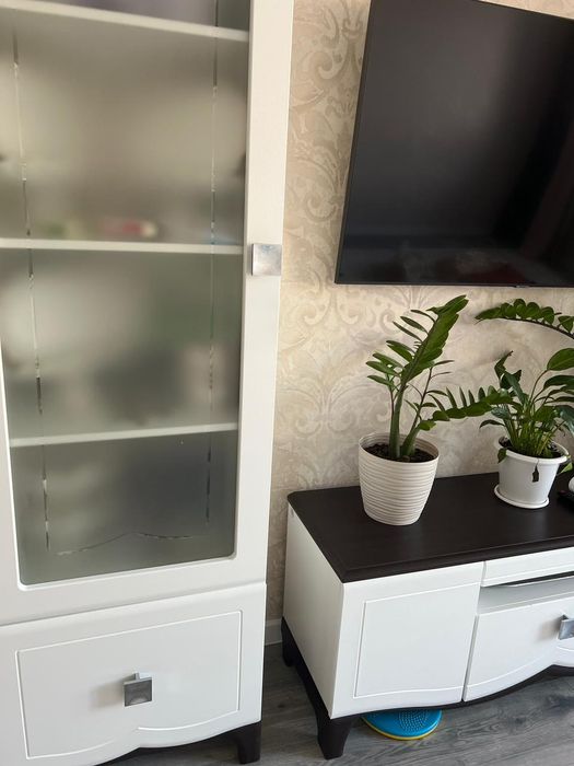 Б/у сервант жақсы күйде.