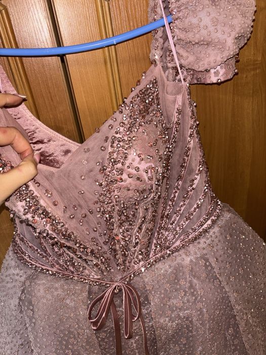 Vand rochie facuta la comanda
