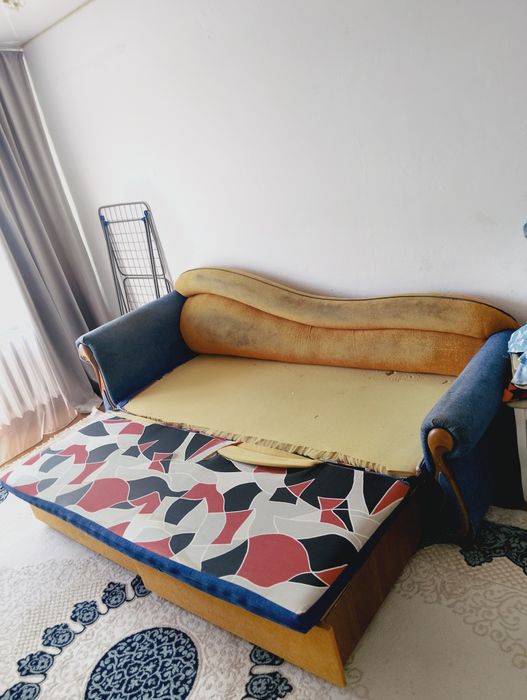 Продам диван в центре города