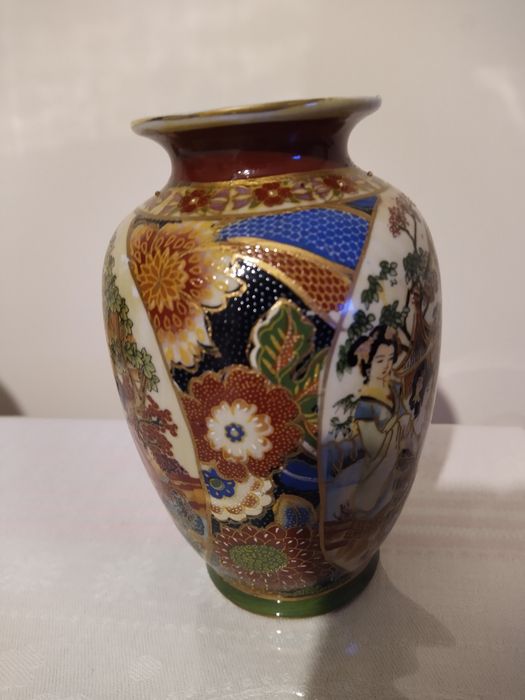 Фарфоровая ваза..