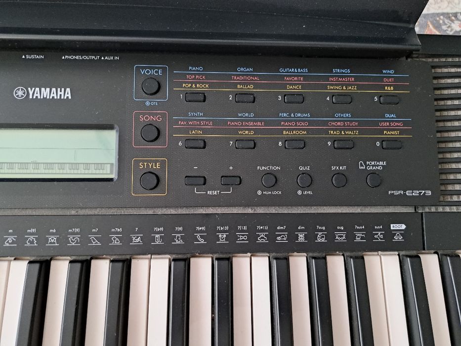 Синтезатор YAMAHA E273