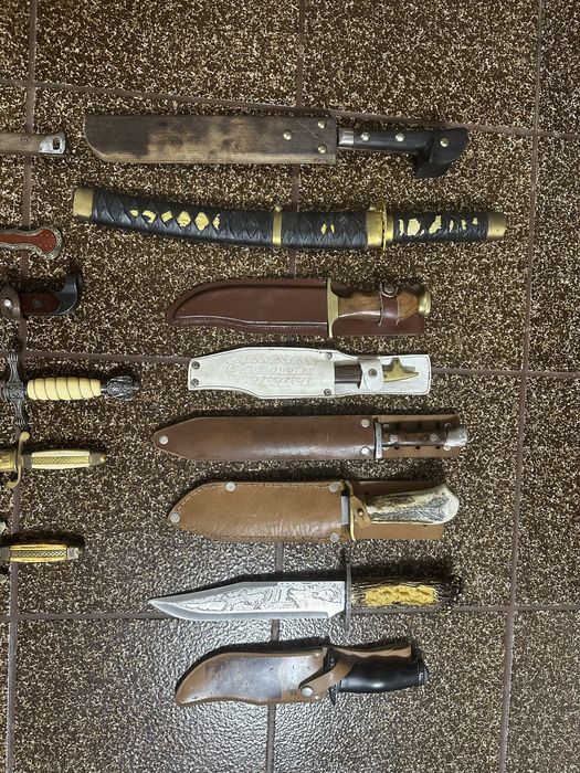 Колекция ножове и кортици