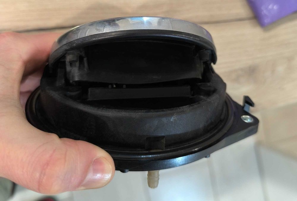 Оригинална емблема с механизъм за багажник VW Passat B8 / B8.5