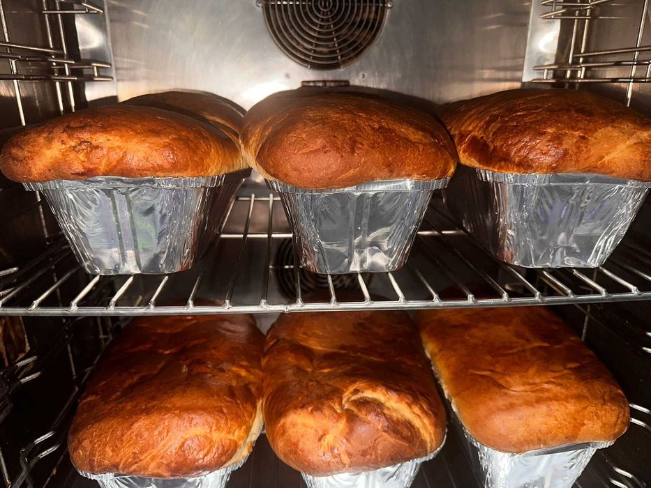 Vand: Platouri festive, sarmale crude sau preparate si cozonaci