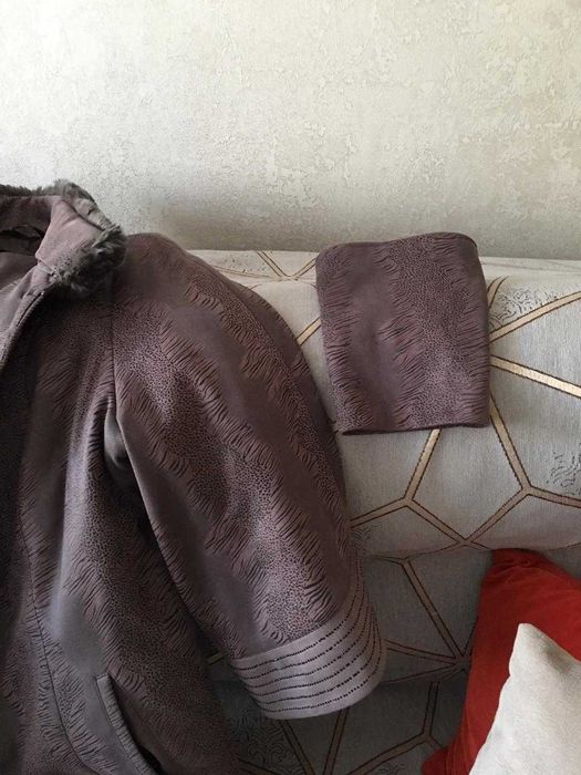 Продам женскую куртку