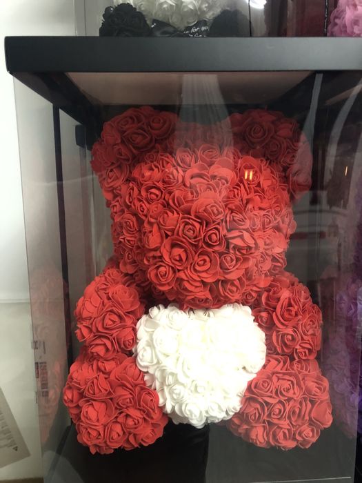 Figurina ursulet din trandafiri 40 cm 150 lei