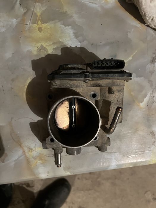 Продам дроссельную заслонку