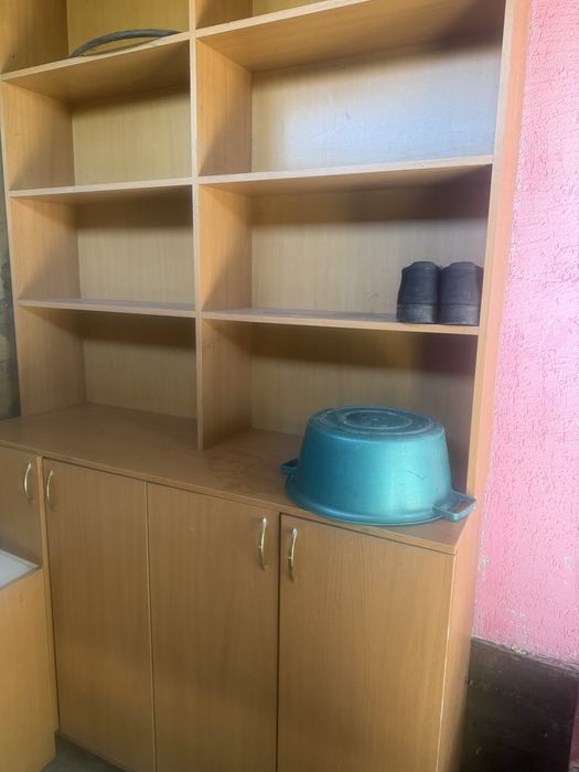 Шкаф-стеллаж.Для книг и вещей.