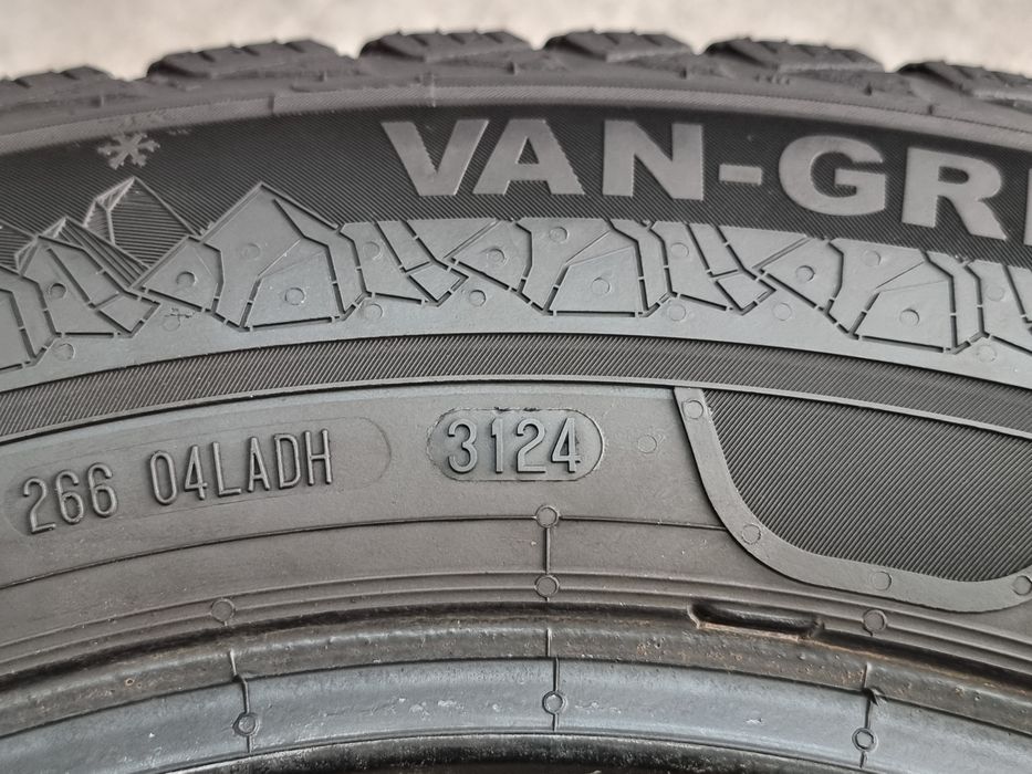 "Dot 25" 215/65/16 С Semperit 4Броя: 450лв 7.2мм