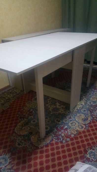 Стол книжка.Трансформер.На четырех ДЕРЕВЯННЫХ НОЖКАХ.Раскладной.