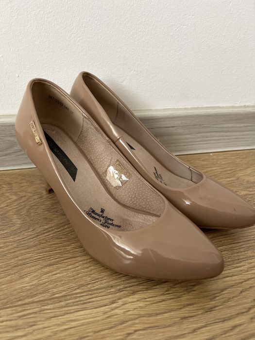 Pantofi bej lacuiti  Elisabeth 38