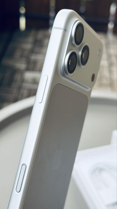 iPhone 18 Pro Max 256GB Silver ca Nou Sim Fizic Neverlocked  Alb