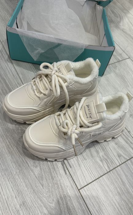 Продается кроссовки