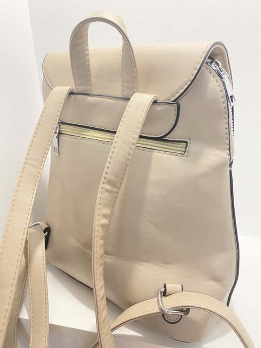 Женский бежевый рюкзак