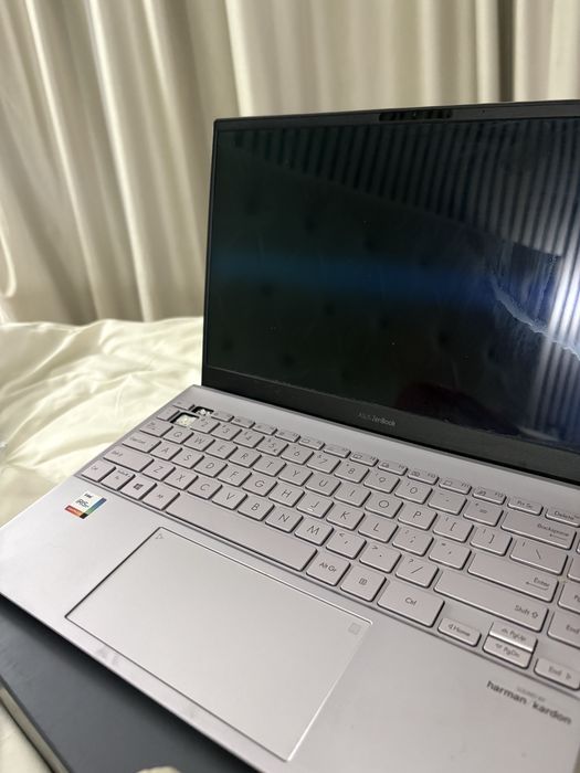 ASUS ZENBOOK 13 UX325E- Laptop ultra subtire, premium, ideal de munca