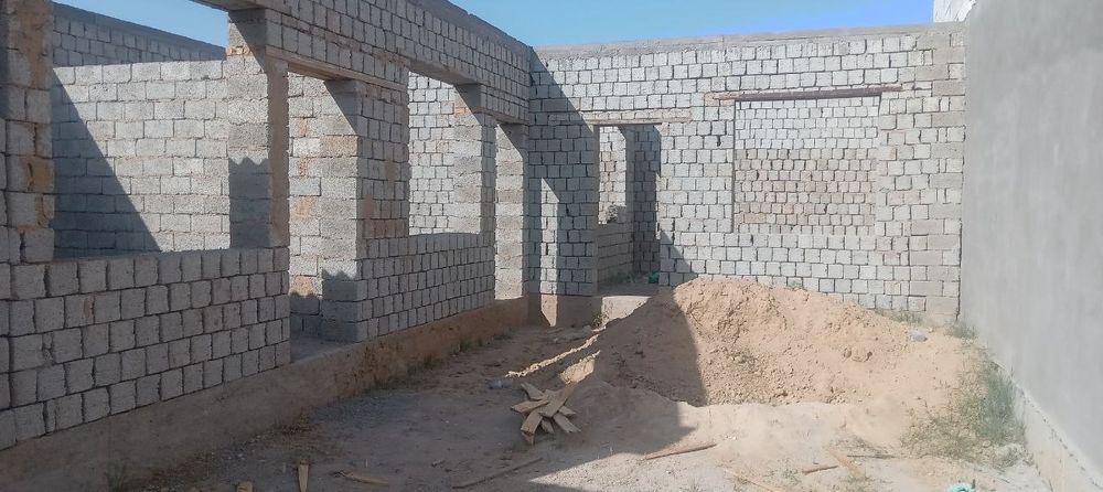 Yangi yol Tinchilik 2 ta 1.2sotix 4 xona uy tomi yopilmagan