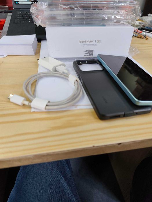 Продавам отличен смартфон Xiaomi Redmi Note 13 5G