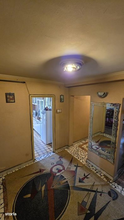 Apartament 4 camere, 93 mp utili, etaj 3/4, decomandat, zona Centrala