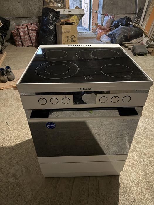 Продам электрическую плиту Hansa