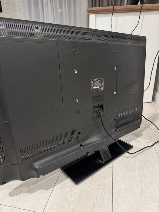 Продам тв Elenberg