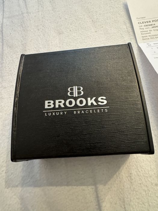 Vând set brățări Brooks