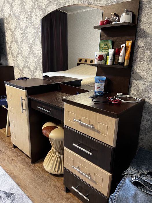 Продам спальный гарнитур