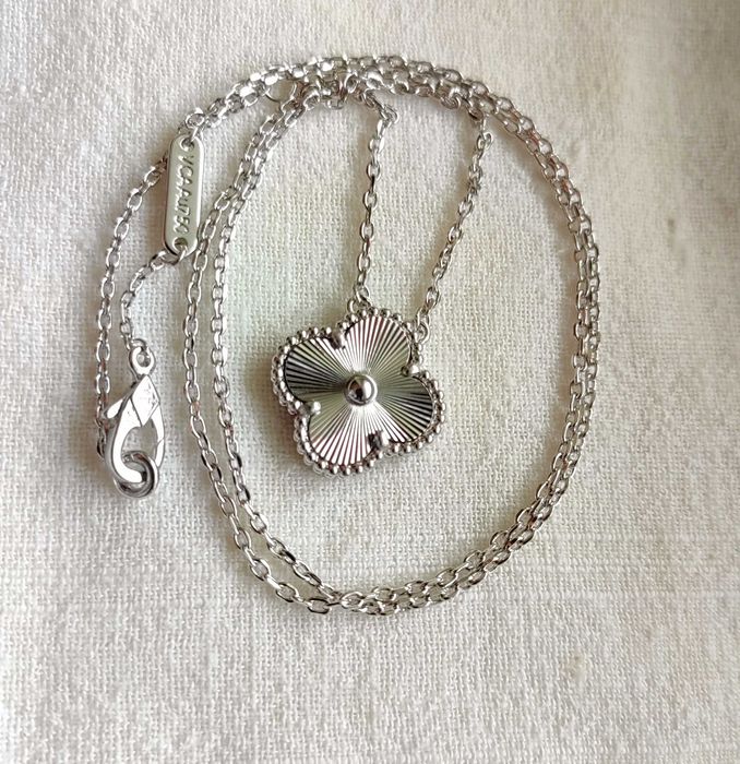 Дамско колие с детелина от бяло злато - Van Cleef & Arpels VCA