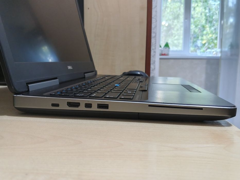 DELL Precision 7510 15,6"IPS FHD/Xeon E3/8GB DDR4/500GB SSD/Quadro 2GB