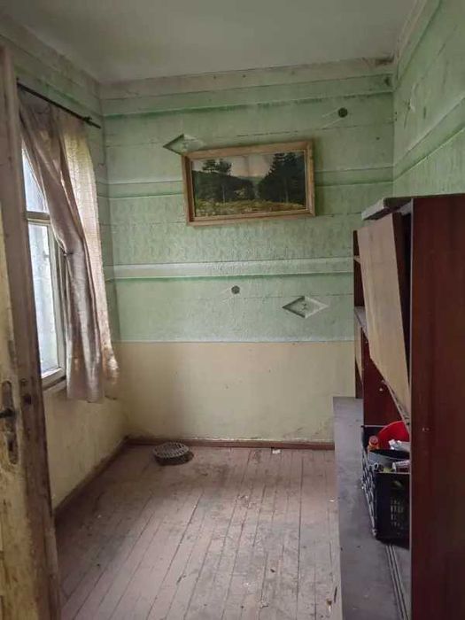 Ръжево Конаре-Едноетажна тухлена къща с 325кв. двор