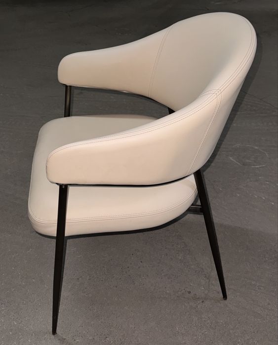 Продам комплект кухонных стульев