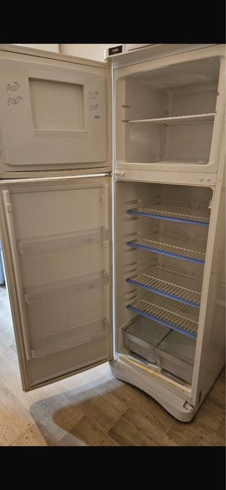 Белый холодильник