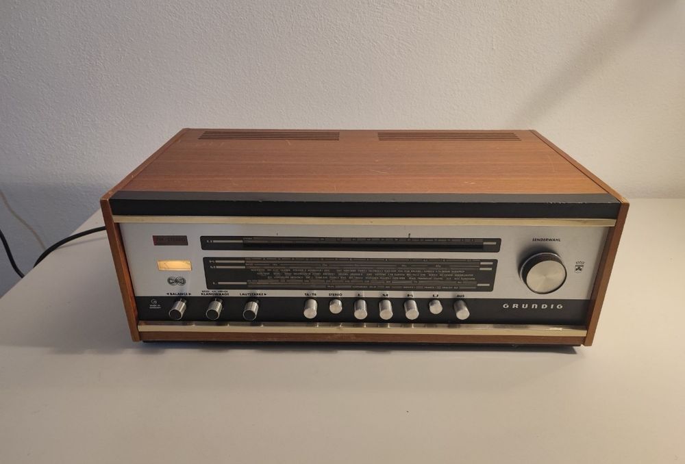 Radio Grundig Stereomeister 155 an 1967 cu amplificare mufa DIN si doua iesiri pentru boxe