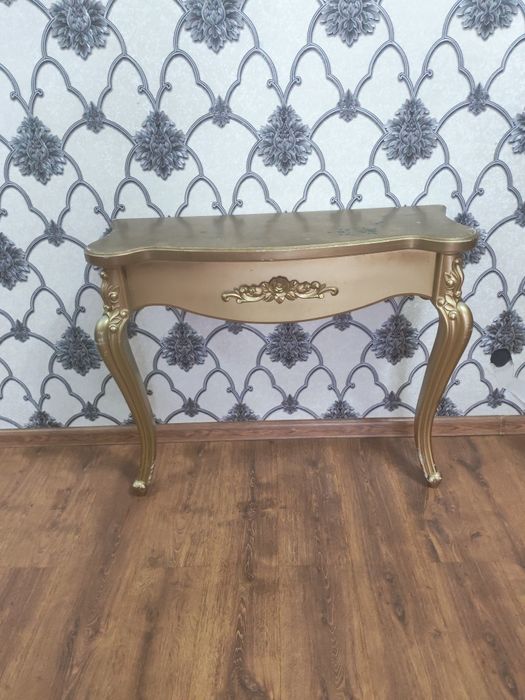 Консоль золотая дерево